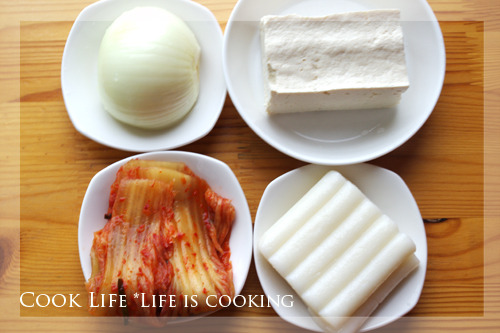 간단반찬 - 김치두부말이 떡볶이찜