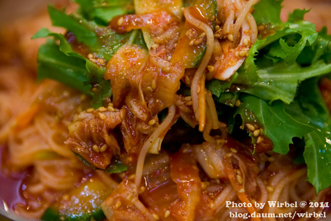 매콤한 비빔국수와 편육이 맛있는 그곳! 분당에서 이곳을 모르면 간첩!