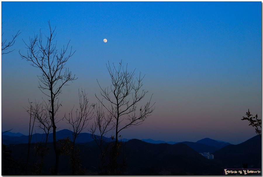 집에 가는 길에 담아보는 무선산의 해넘이