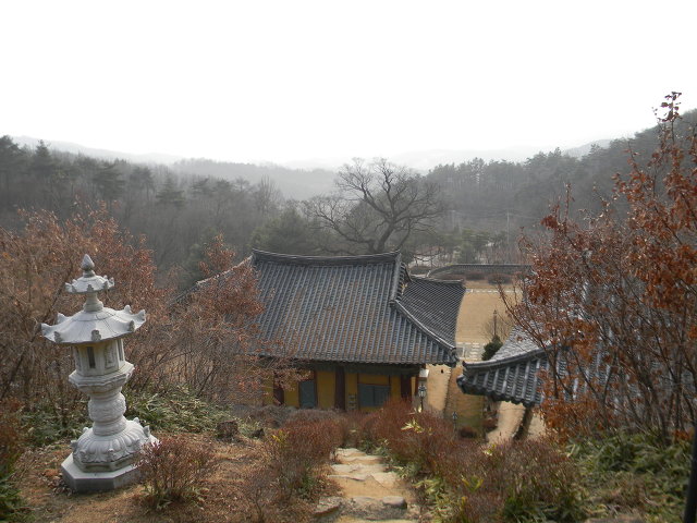 세종시 비암사 (산신각, 소조아미타여래좌상)