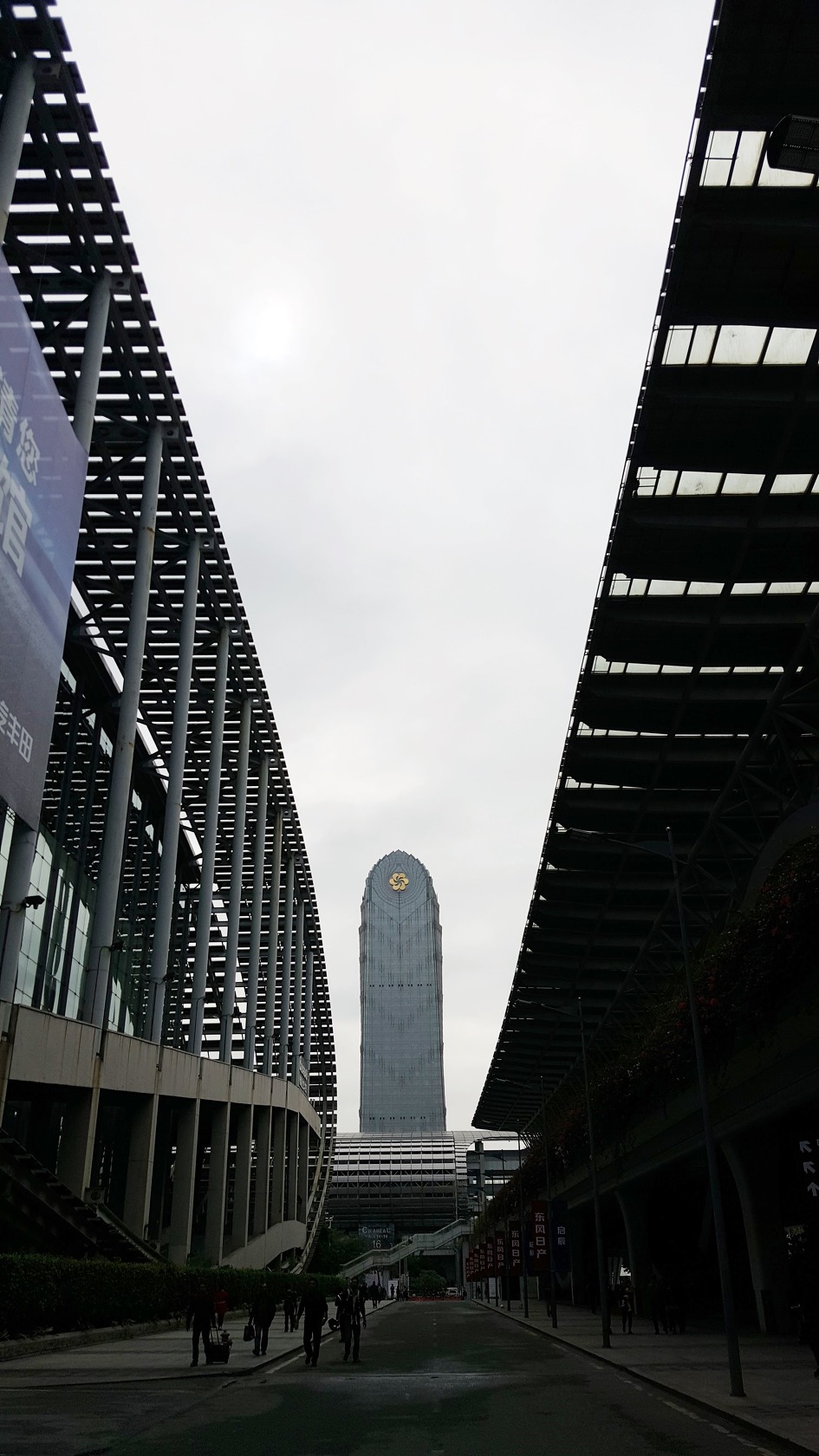 중국 광저우타워 야경. 반 평생 봤던 최고의 야경이었다.