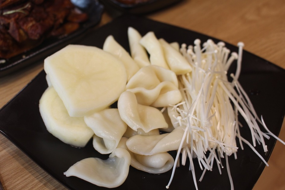 대구맛집투어 스토리채널 | [대구맛집닷컴/반야월맛집/감자탕] 지하철 반야월역 부근, 제주도산 무한리필 감자탕전문점, 동호동 #다퍼무리... 