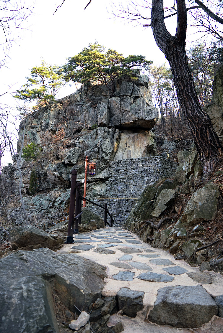 서산 용현리 마애여래삼존상