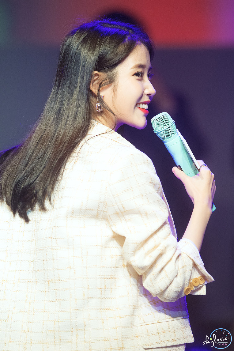 아이유 - 190302 가나 팬미팅