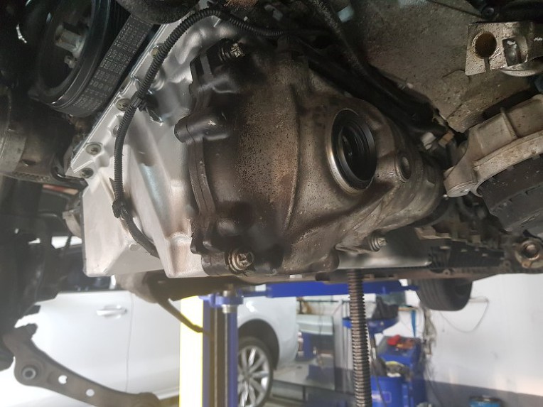 BMW F10.528iX.5시리즈 엔진오일 누유 수리, 경기 광주 오포 태전동 BMW 수리 잘하는 곳. 엔진오일 누유 정비