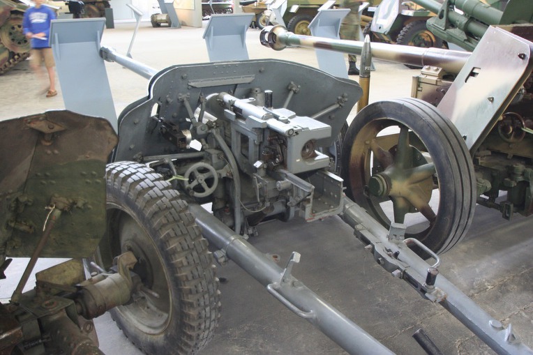 스탈린그라드 문화원 앞 포진 독일군 50mm PAK 38 대전차포- German 50mm Pak 38 AT Gun in front of Palace of Culture stalingrad