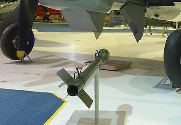 영국 공군의 독일군 기갑 차량 격파 필살 무기였던 RP-3 로켓탄 -German Panzer perfect striked Weapons by RCAF Hawker Typhoons  RP-3 Rocket 